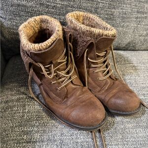Brown winter boots. Lightly used.